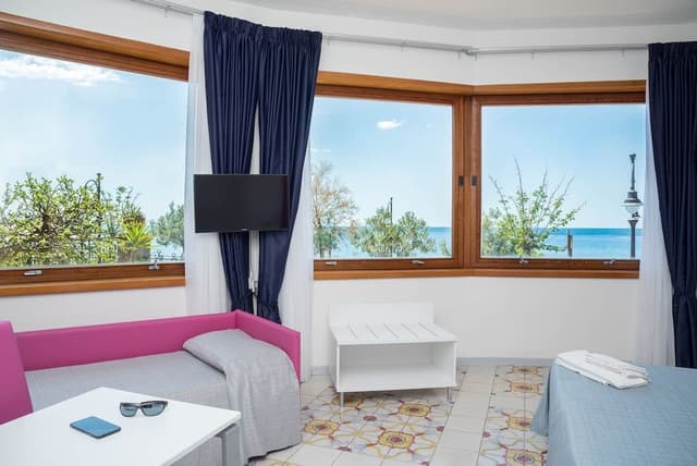 Comfort Room, City View