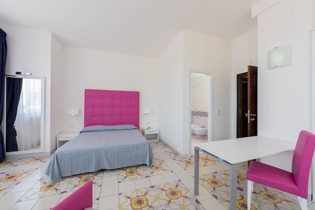 Comfort Room, City View