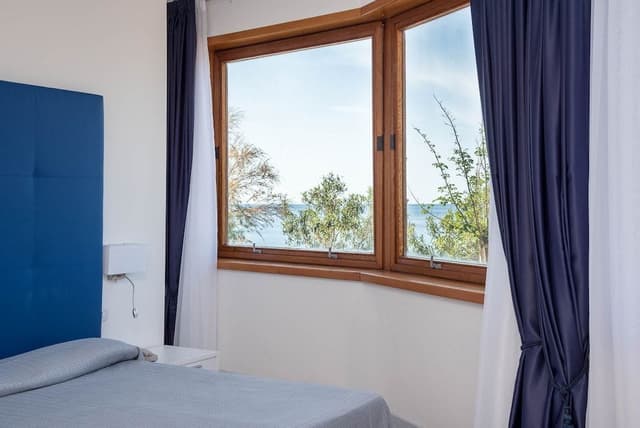 Comfort Room, City View