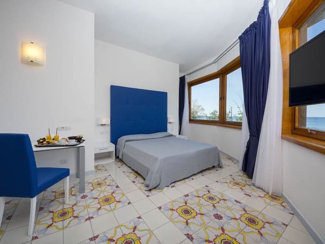 Comfort Room, City View