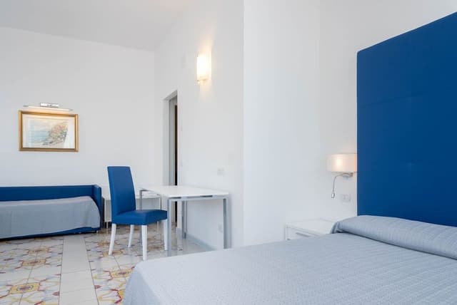 Comfort Room, City View