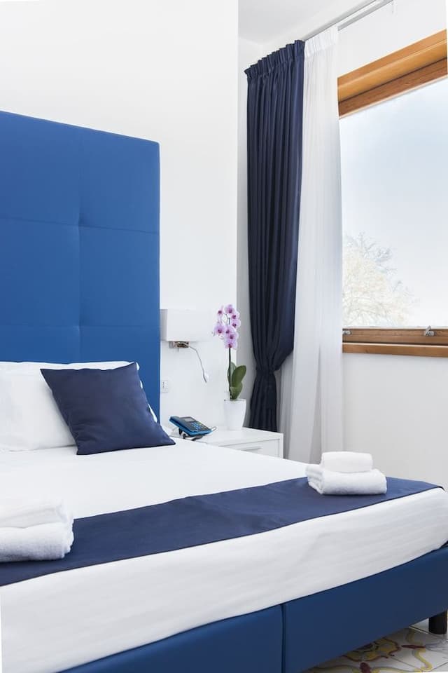 Comfort Room, City View