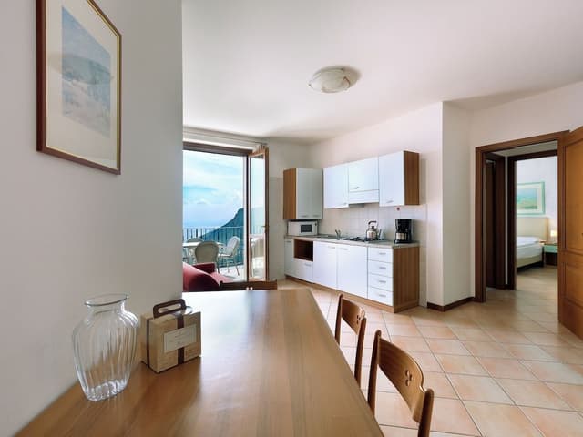 Superior Apartment, 2 Bedrooms, Lake View