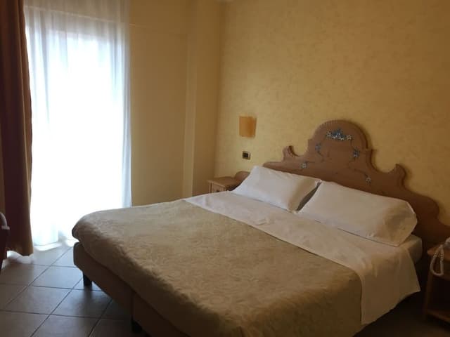Double room with window