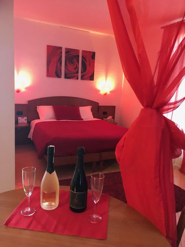 Romantic Studio Suite, 1 Queen Bed, Private Bathroom, Garden Area