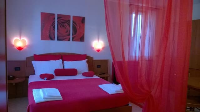 Romantic Studio Suite, 1 Queen Bed, Private Bathroom, Garden Area