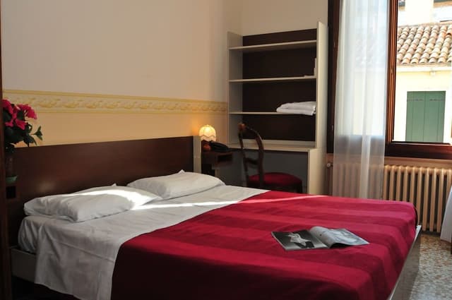 Classic Double or Twin Room, Private Bathroom