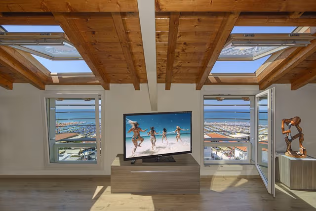 Exclusive Penthouse, 2 Bedrooms, Sea View