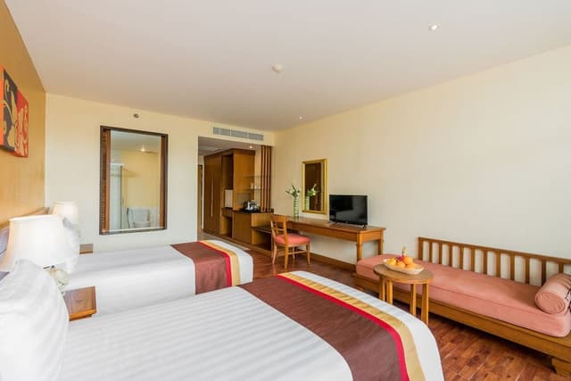 Deluxe Room, Pool View