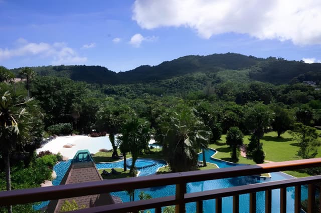 Deluxe Pool View