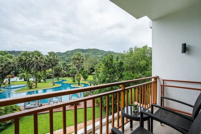 Deluxe Room, Pool View