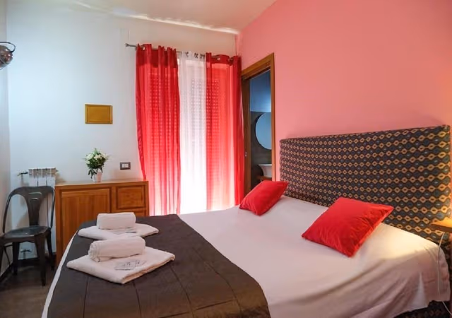 Standard Room, 1 Queen Bed