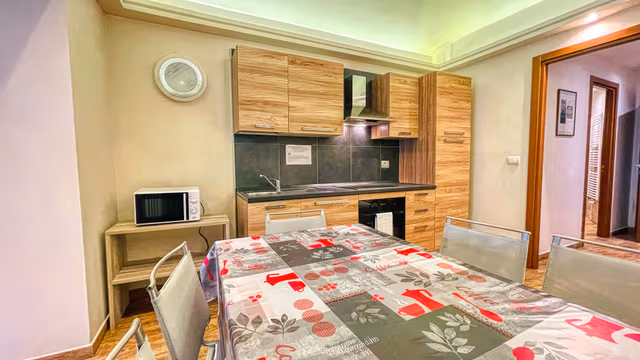 2BR Apt sleeps 6, Ground Floor - Tabor