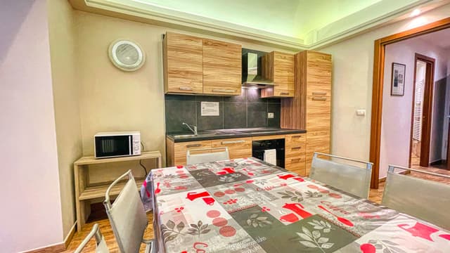 2BR Apt sleeps 6, Ground Floor - Tabor
