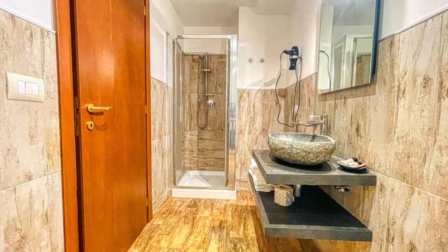 2BR Apt sleeps 6, Ground Floor - Tabor