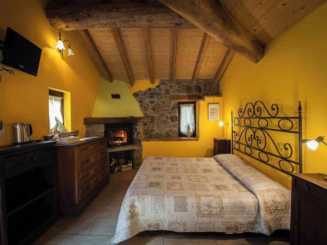 Comfort Room, 1 Queen Bed, Terrace, Valley View