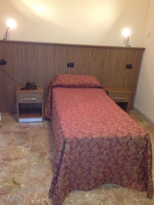 Single Room, Private Bathroom