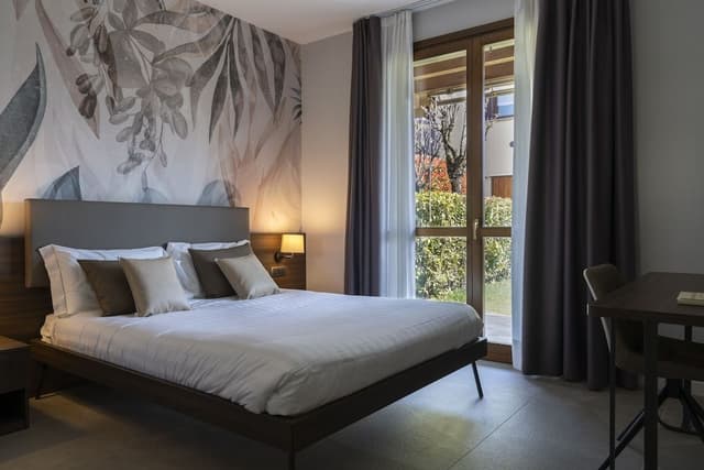 Double Room Single Use, Pool View