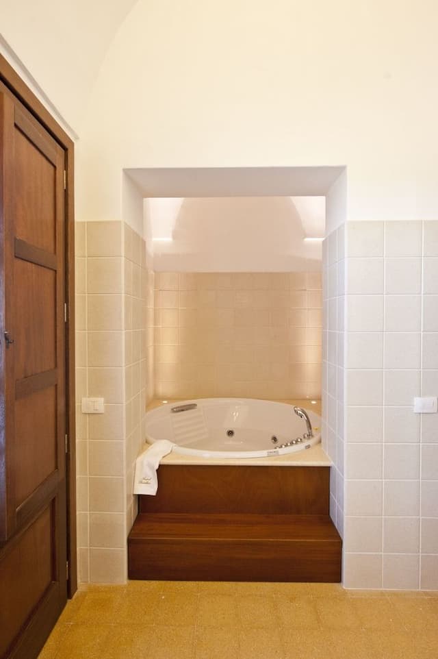 Luxury Suite (with Jacuzzi)