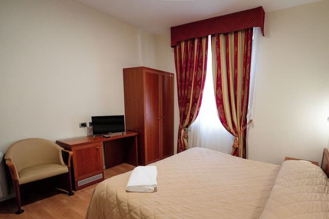 Single Room, 1 Queen Bed