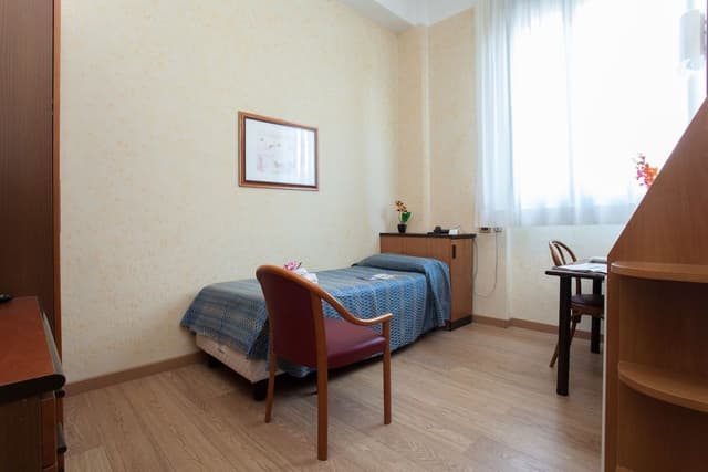 Single Room, Kitchenette