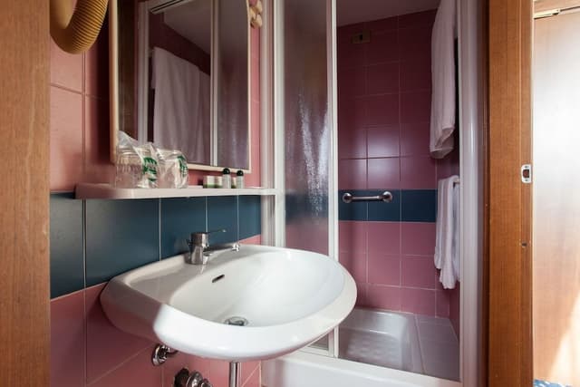 Single Room, Kitchenette