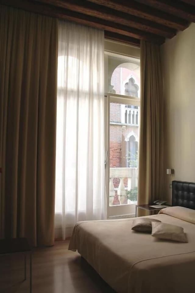 Deluxe Double Room, Balcony, Canal View