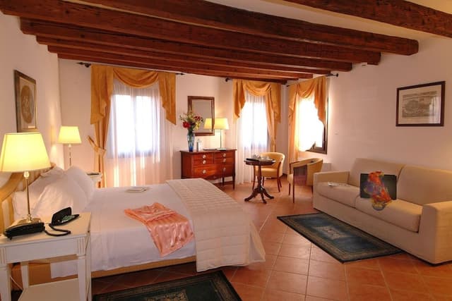 Superior Apartment, 1 Bedroom, Private Bathroom, Canal View