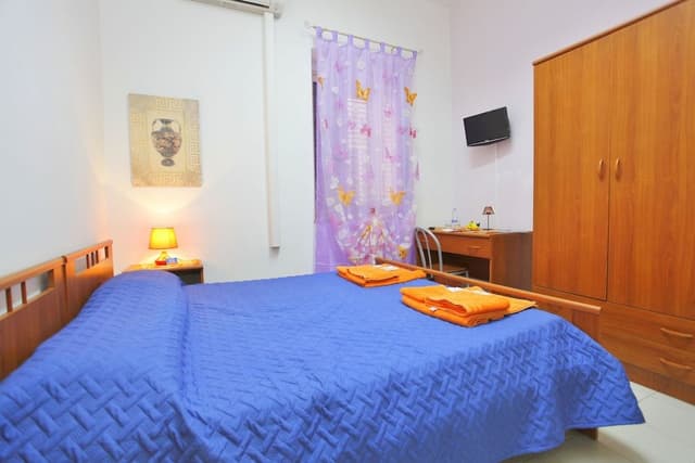 Economy Room