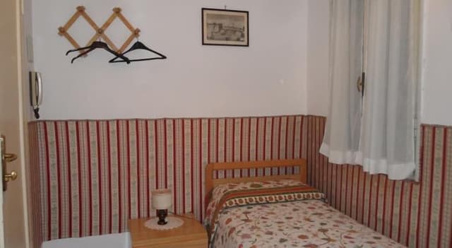 Single Room, Private Bathroom