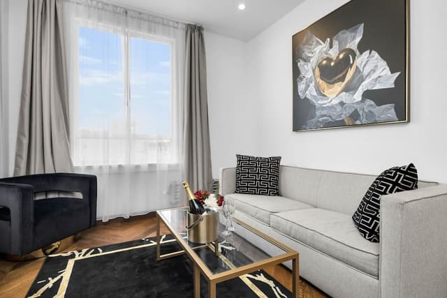 Suite, 1 King Bed with Sofa bed
