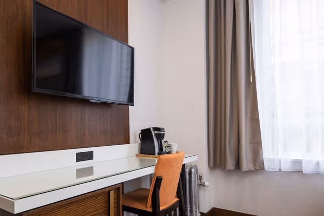 Standard Room, 1 Queen Bed