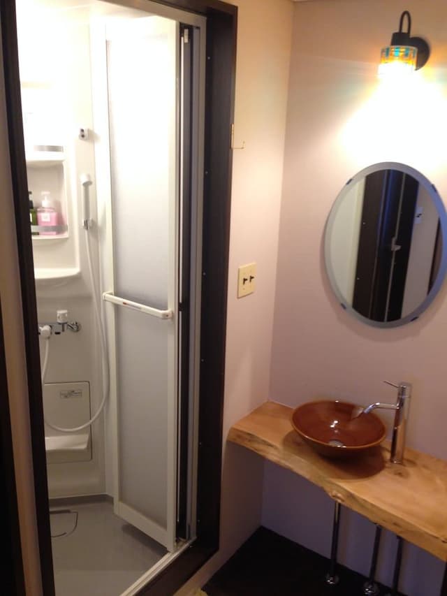 Twin Room with shower (2 persons)