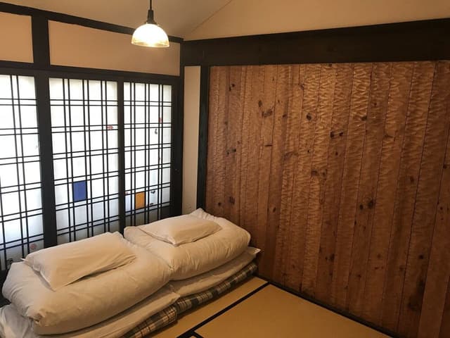 Twin Room with shower (2 persons)