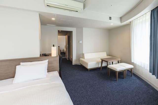 [Smoking] Connecting Room