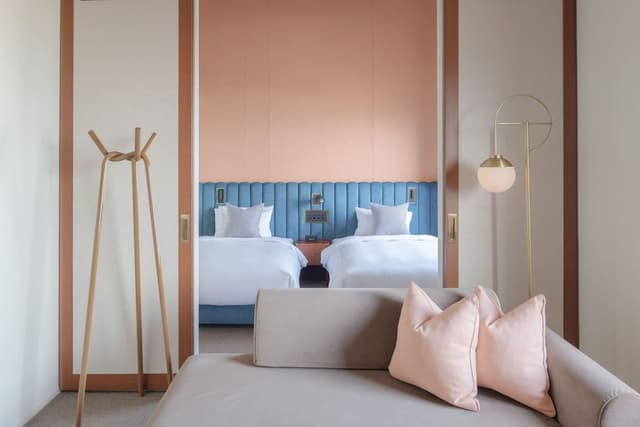 Corner Suite Twin Room, Non Smoking (High floor, Minibar, Free flow, Check out time: 12:00)