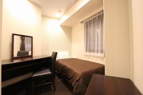 Compact Single Room - Smoking