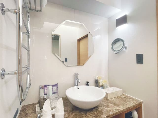 Standard Hollywood Twin Room (2nd Floor)