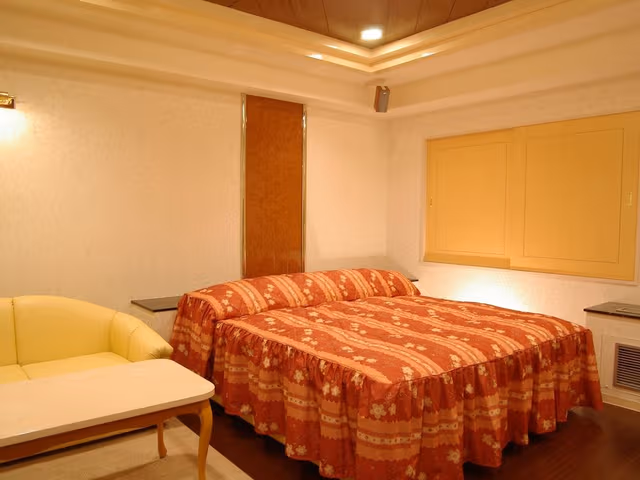 Standard Room, 1 Queen Bed (Couples Hotel)