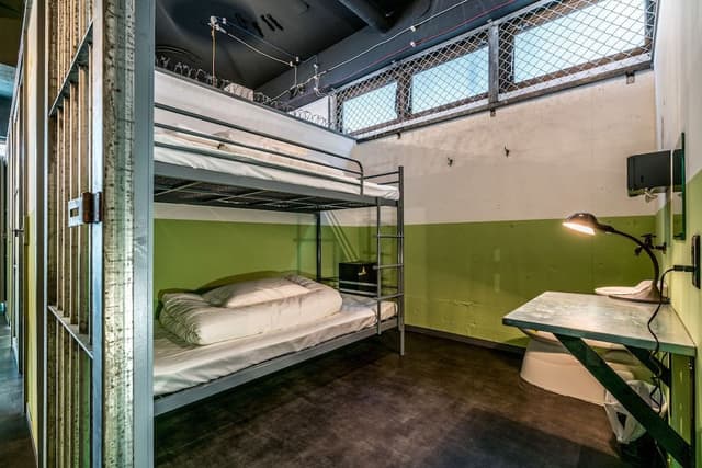 Design Studio, 5 Bedrooms, 2 Bathrooms
