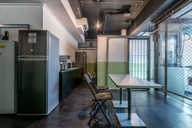 Design Studio, 5 Bedrooms, 2 Bathrooms