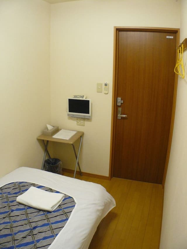 Standard Single Room, Non Smoking, Shared Bathroom