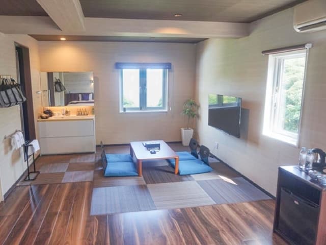 [Traditional Jr Suite] Large Bathroom