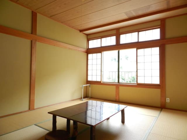 Japanese-Style Room