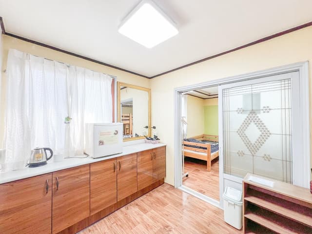 Private Room for 6 People