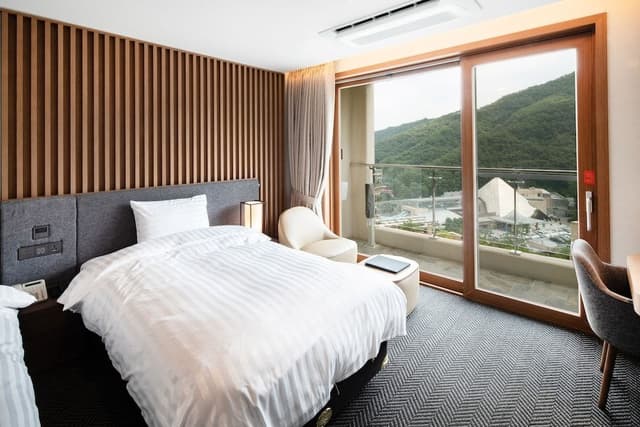 [Holiday PKG(2Adults+1Kid)] TowerD Superior(No Kitchen/Park View)-Choose1 OceanWorld/BF/InfinityPool