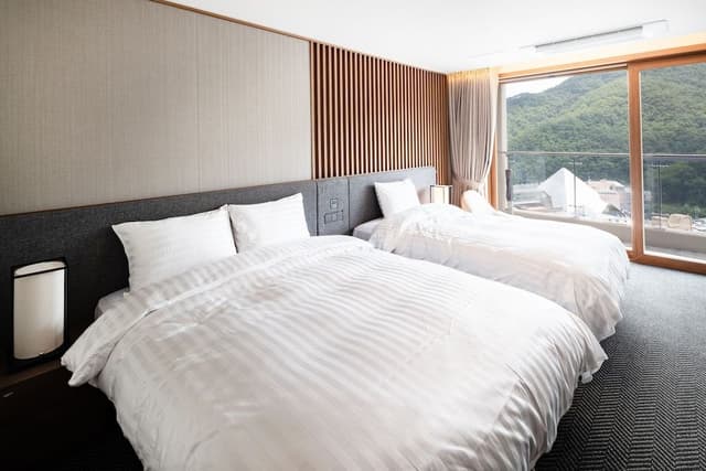[Holiday PKG(2Adults+1Kid)] TowerD Superior(No Kitchen/Park View)-Choose1 OceanWorld/BF/InfinityPool