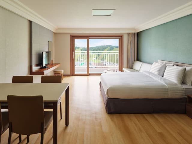 [Holiday PKG(2Adults+1Kid)]TowerB Family(Kitchen/Park View/Bed)-Choose1 OceanWorld/BF/InfinityPool/A
