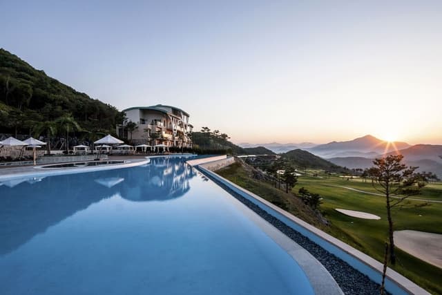 [Holiday PKG(2Adults+1Kid)]TowerB Family(Kitchen/Park View/Bed)-Choose1 OceanWorld/BF/InfinityPool/A