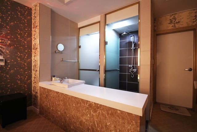 Twin Room (Extra person fee: KRW 10,000)